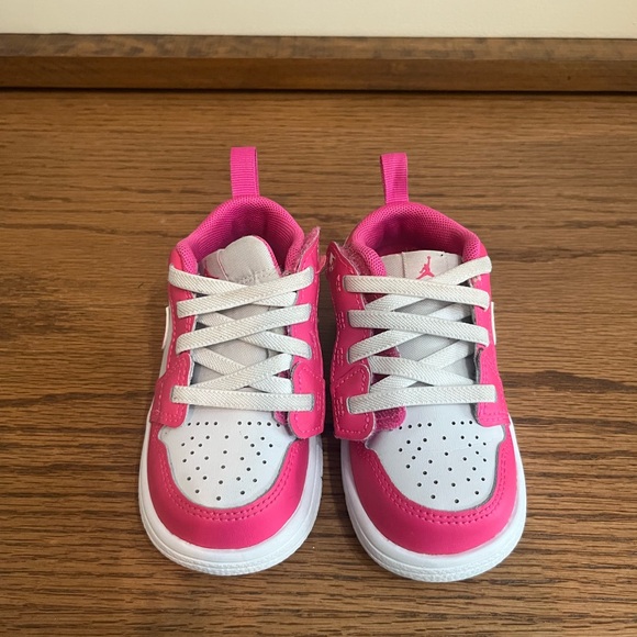 Nike Air Jordan 1 Low Pink and White Sneakers in Excellent Condition - Picture 2 of 12